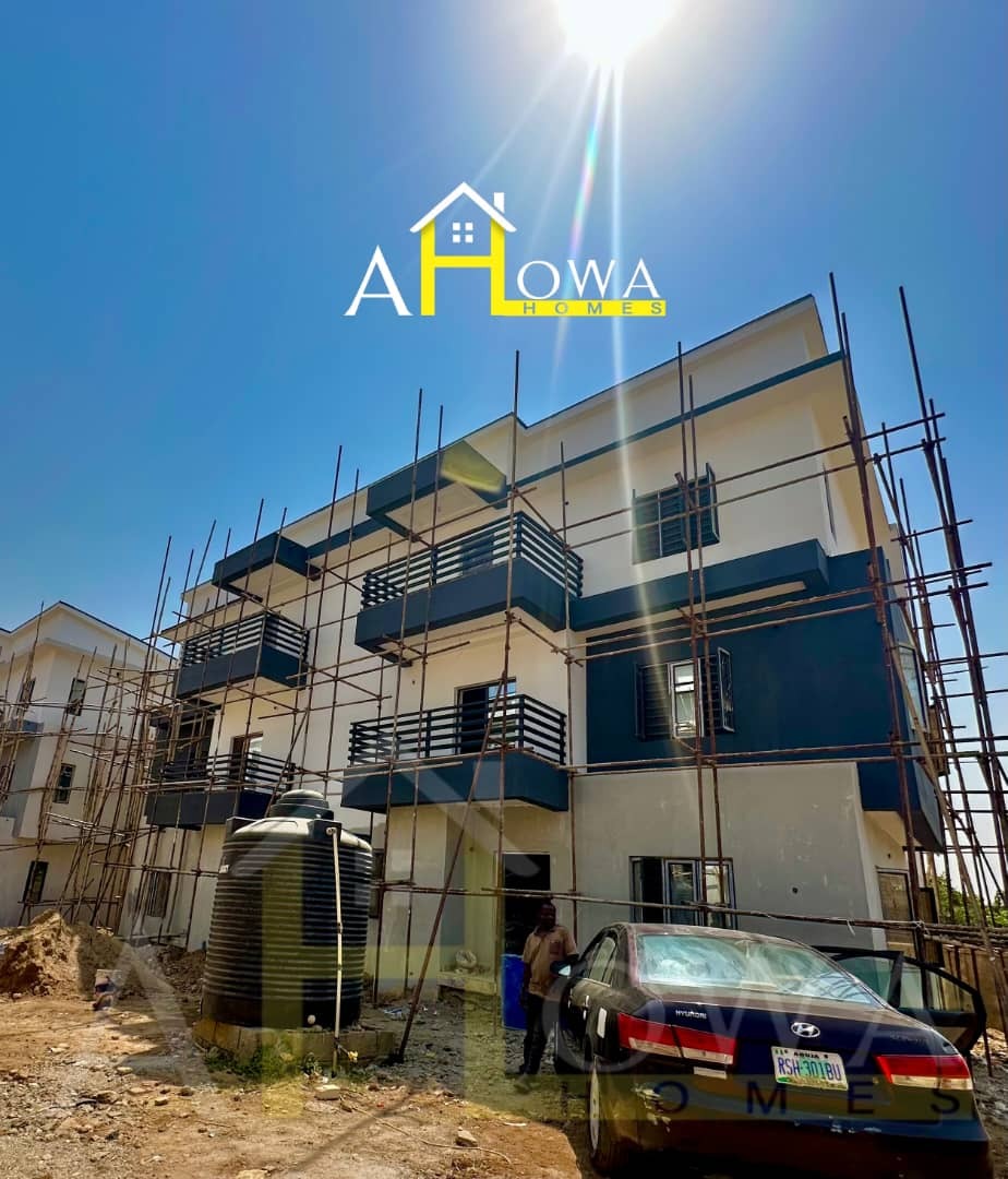 4 bedroom semi-detached duplex